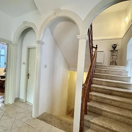 Castri Illius Maris Villa *