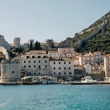 Castri Illius Maris Villa