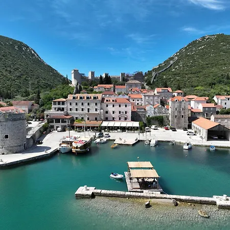 Castri Illius Maris *