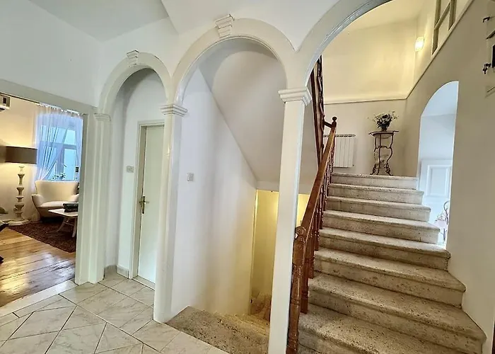 Castri Illius Maris Villa *