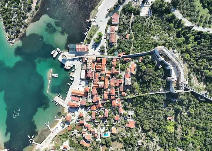 Villa Castri Illius Maris